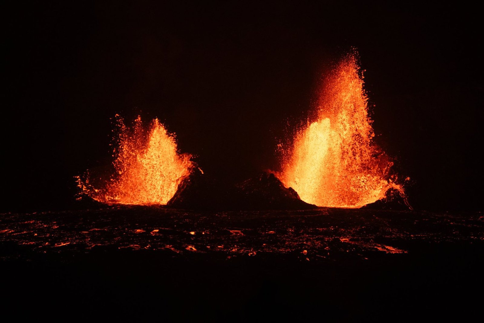 Kilauea eruption glow at night